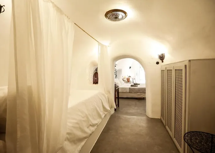 Dandy Cave Villa - Romantic Private & Luxurious - Waterfall Pool - Hot Tub -Up To 8 People