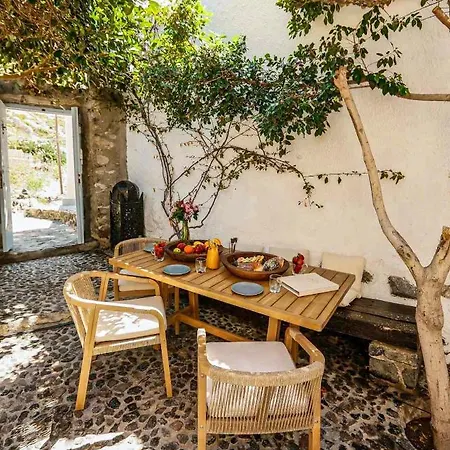 Dandy Cave Villa - Romantic Private & Luxurious - Waterfall Pool - Hot Tub -Up To 8 People Emporio  Exterior photo