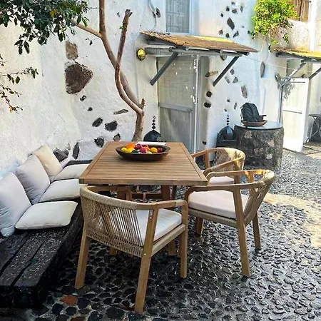 Dandy Cave Villa - Romantic Private & Luxurious - Waterfall Pool - Hot Tub -Up To 8 People Emporio  Exterior photo