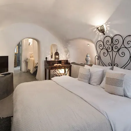 Dandy Cave Villa - Romantic Private & Luxurious - Waterfall Pool - Hot Tub -Up To 8 People Emporio  Exterior photo