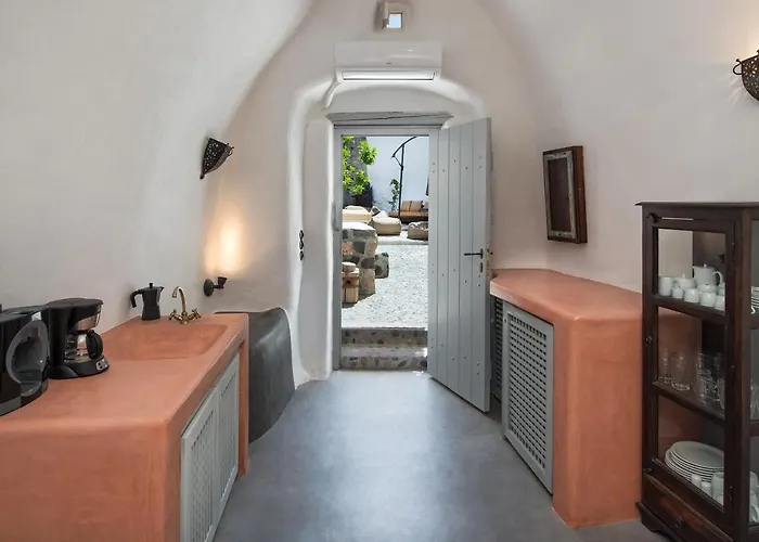 Dandy Cave Villa - Romantic Private & Luxurious - Waterfall Pool - Hot Tub -Up To 8 People