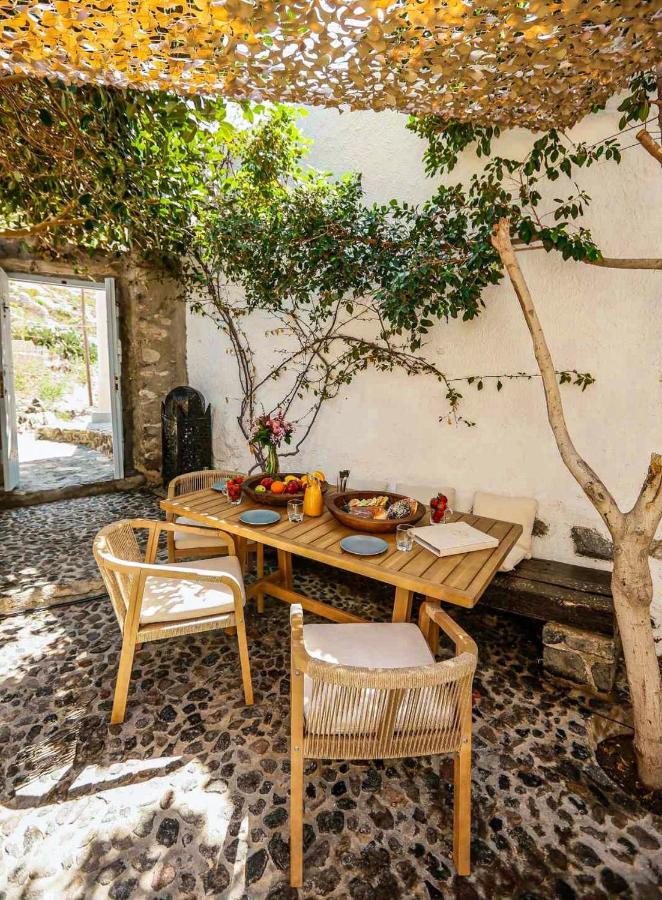 Dandy Cave - Romantic Private & Luxurious - Waterfall Pool - Hot Tub -up To 8 People *