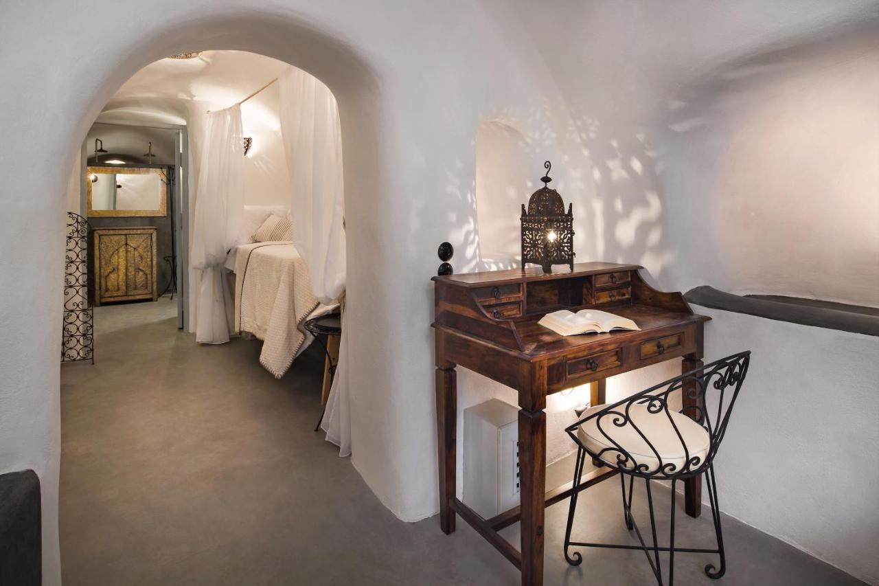 Dandy Cave - Romantic Private & Luxurious - Waterfall Pool - Hot Tub -up To 8 People Villa Emporio (Santorini)