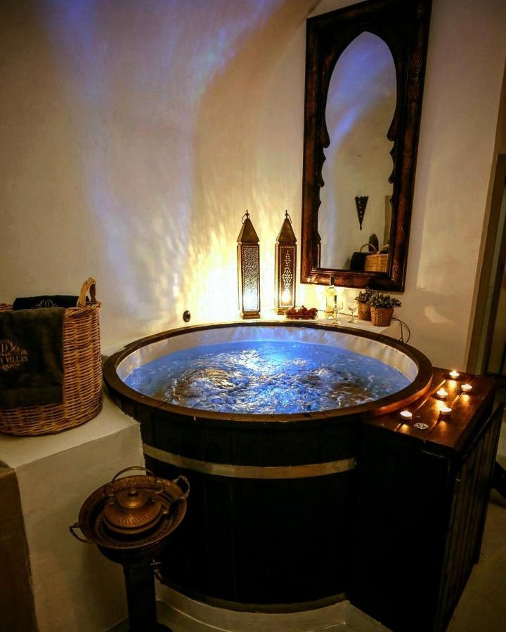 Dandy Cave - Romantic Private & Luxurious - Waterfall Pool - Hot Tub -up To 8 People