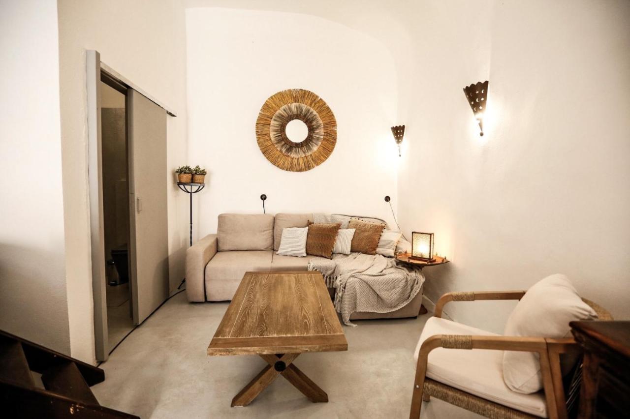 Dandy Cave - Romantic Private & Luxurious - Waterfall Pool - Hot Tub -up To 8 People Emporio (Santorini)